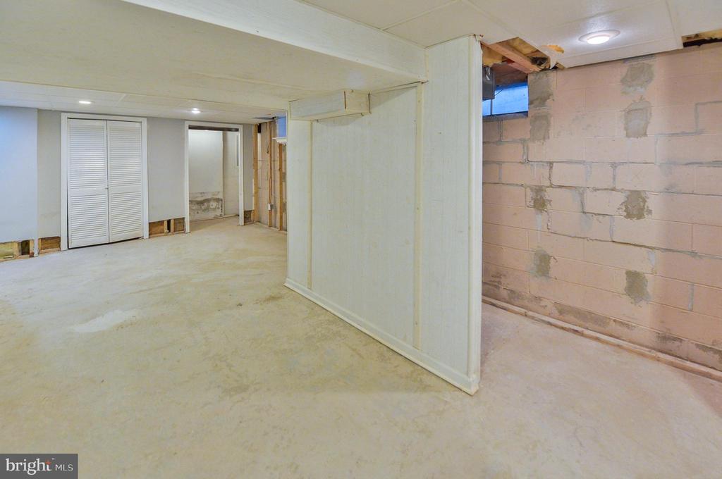 351 Huckleberry Ln