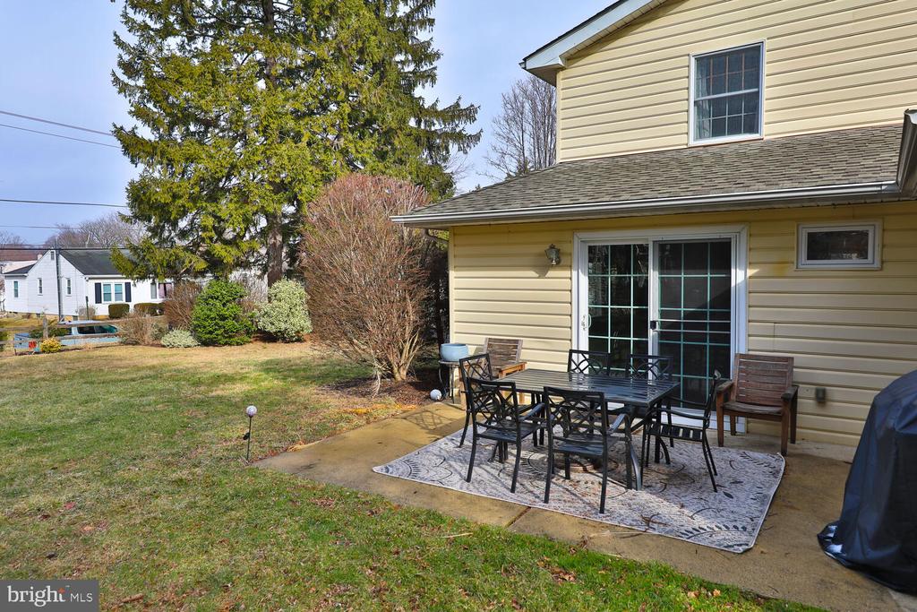 833 Tennis Ave