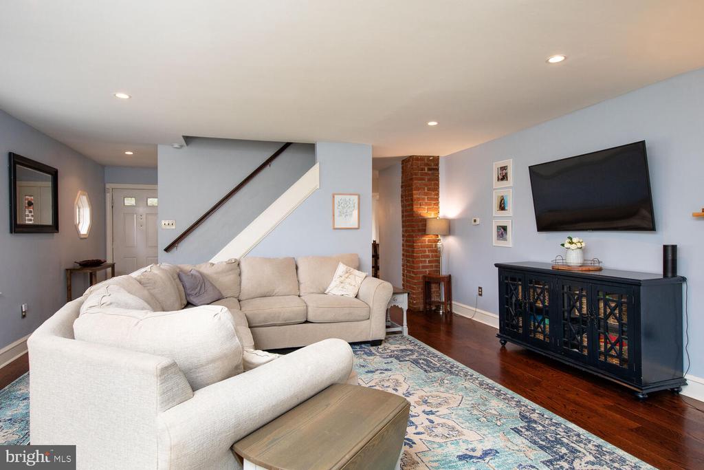 833 Tennis Ave