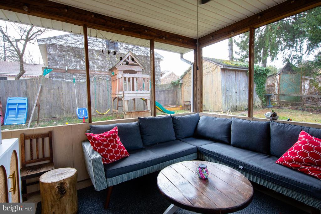 833 Tennis Ave