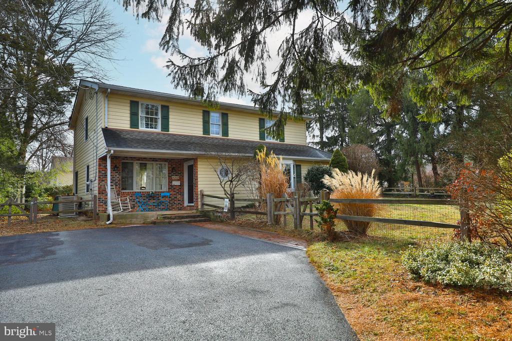 833 Tennis Ave