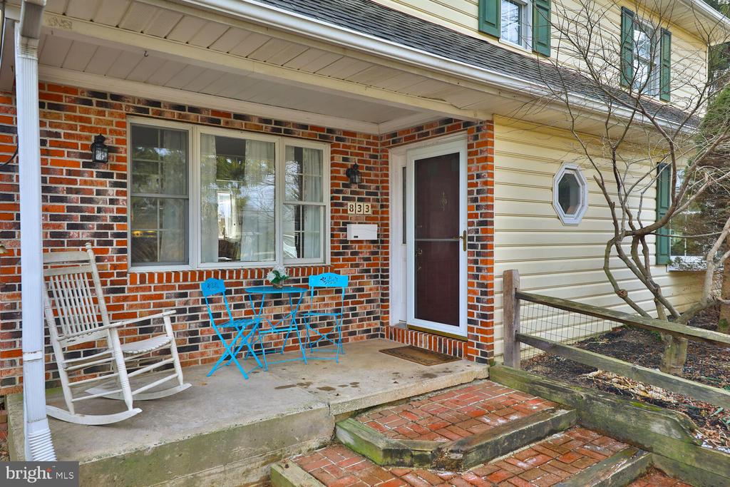 833 Tennis Ave