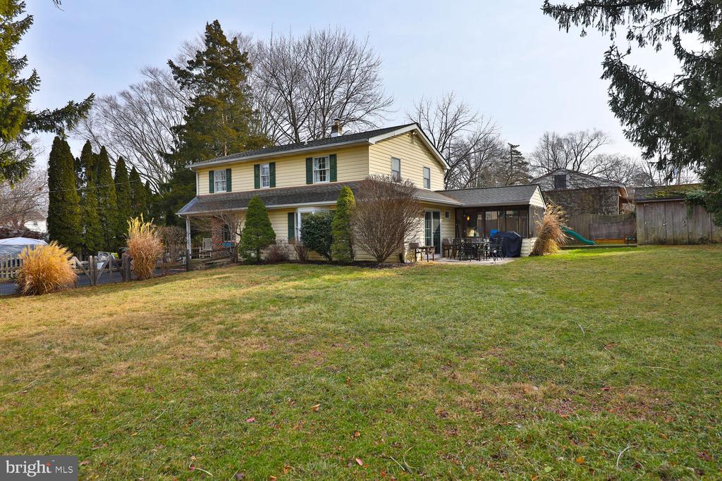 833 Tennis Ave