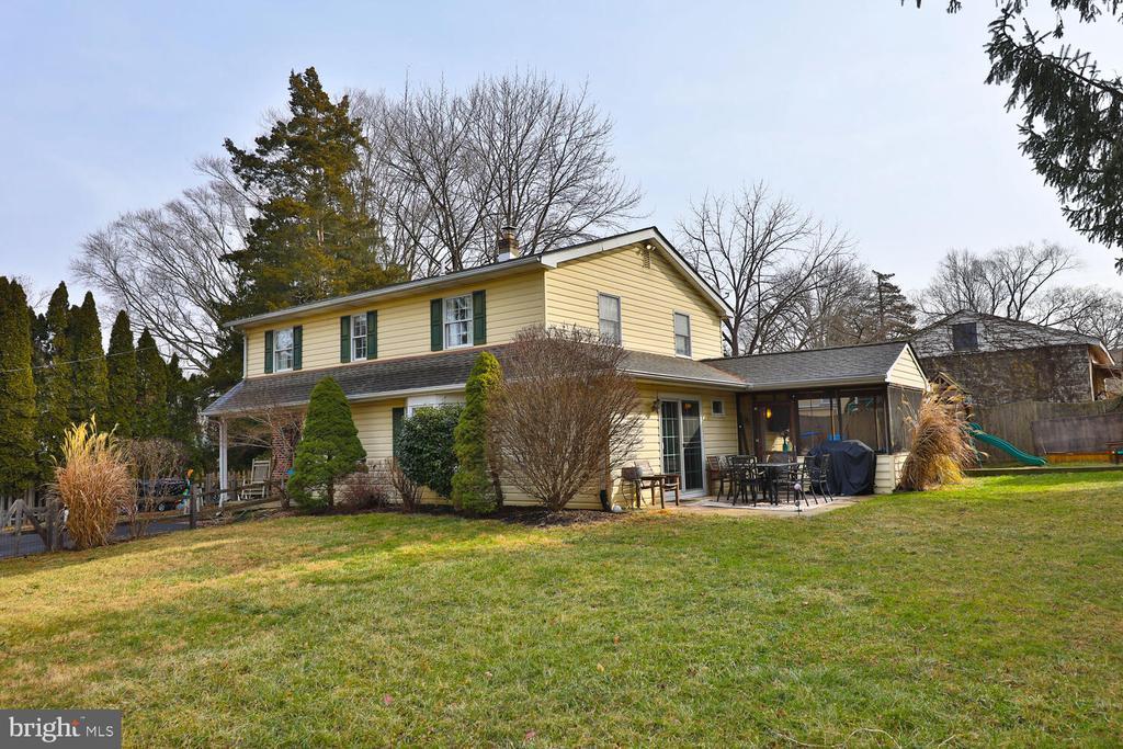 833 Tennis Ave