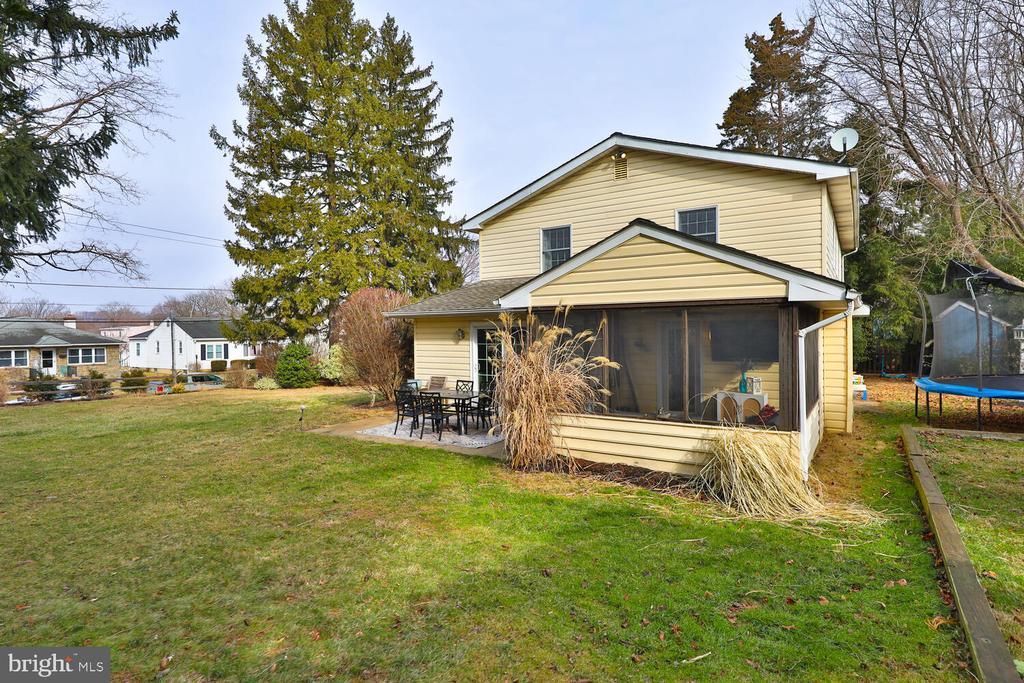 833 Tennis Ave