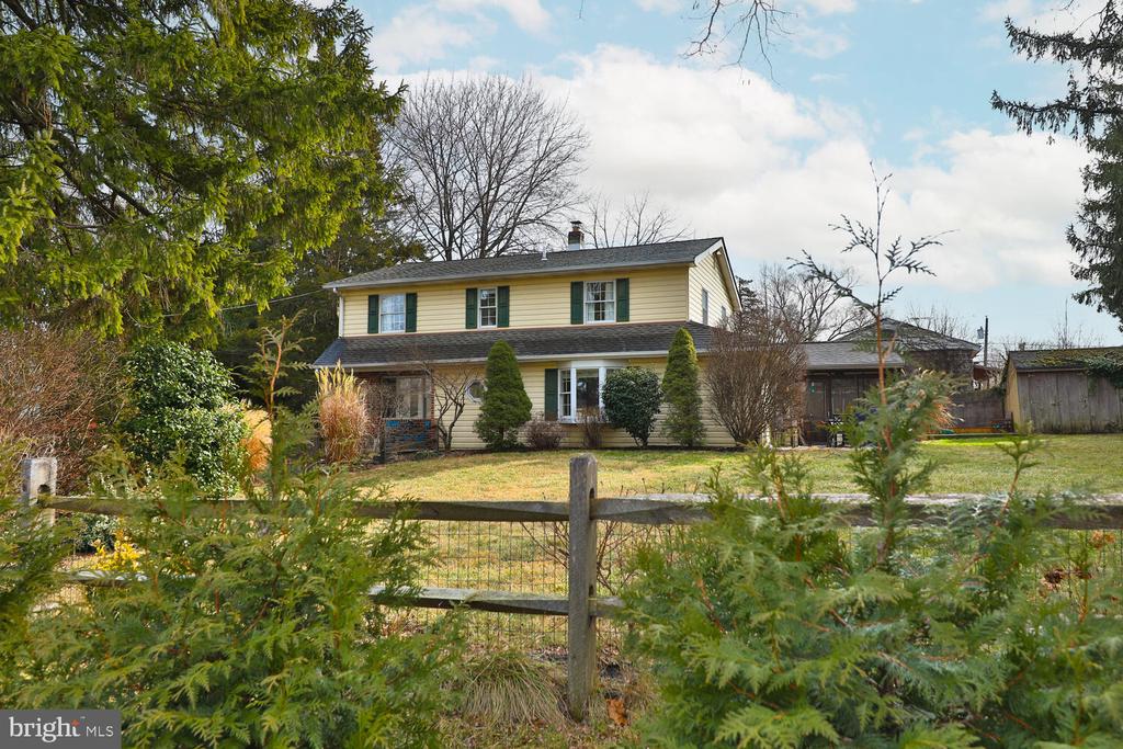 833 Tennis Ave