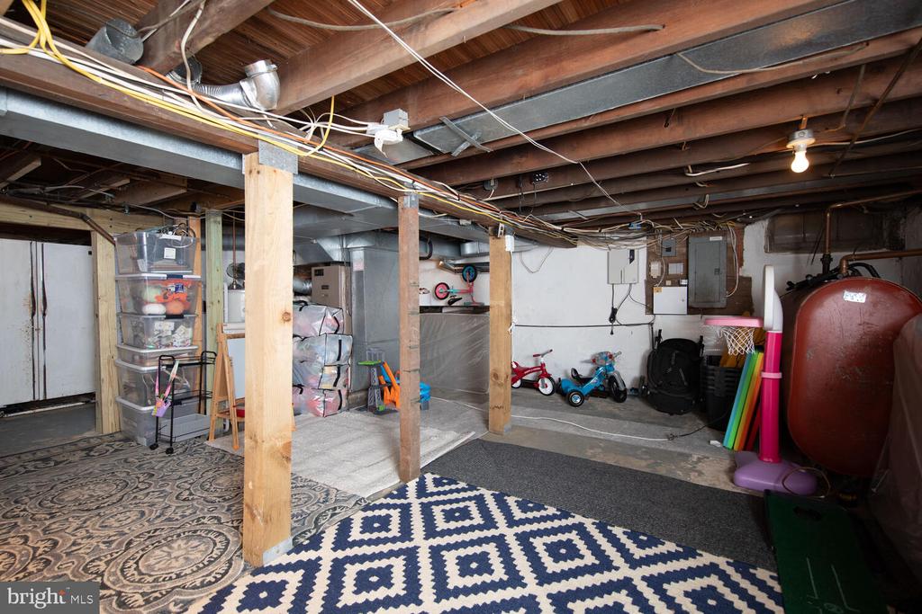 833 Tennis Ave