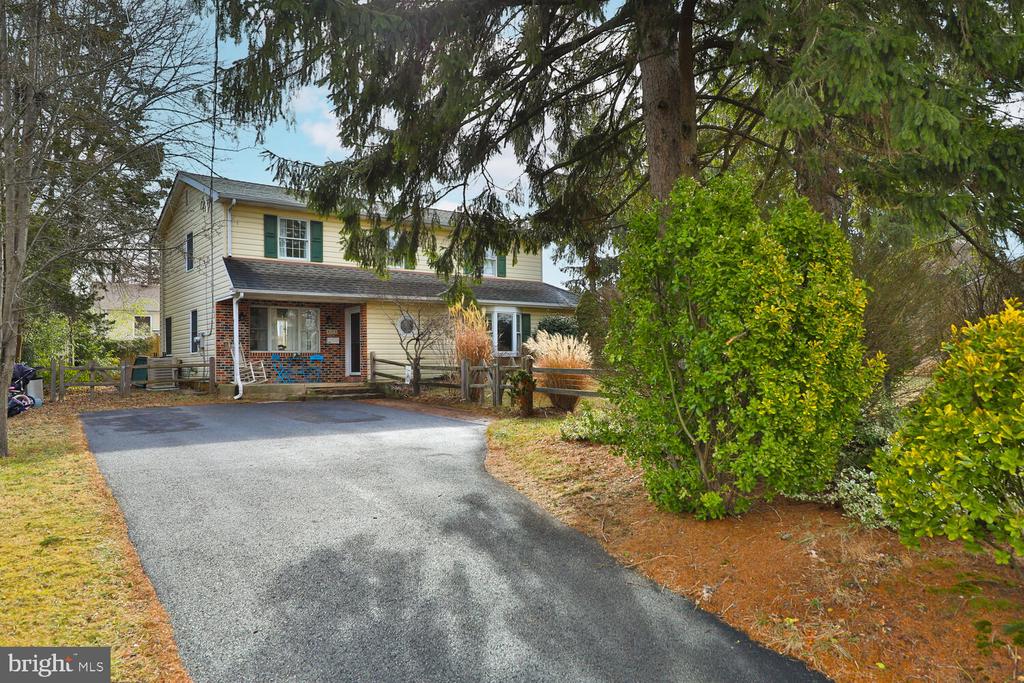 833 Tennis Ave
