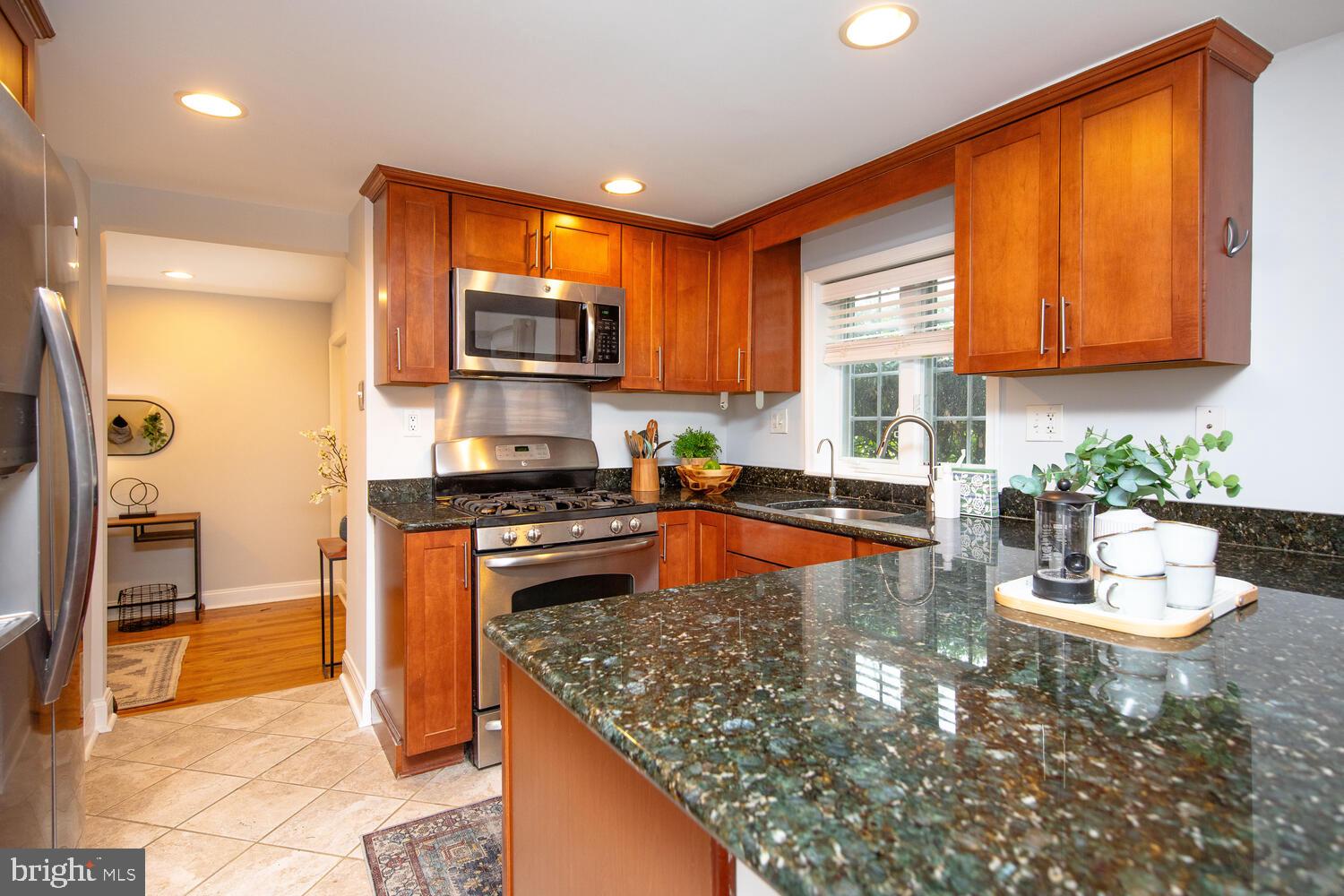 408 E Wynnewood Rd