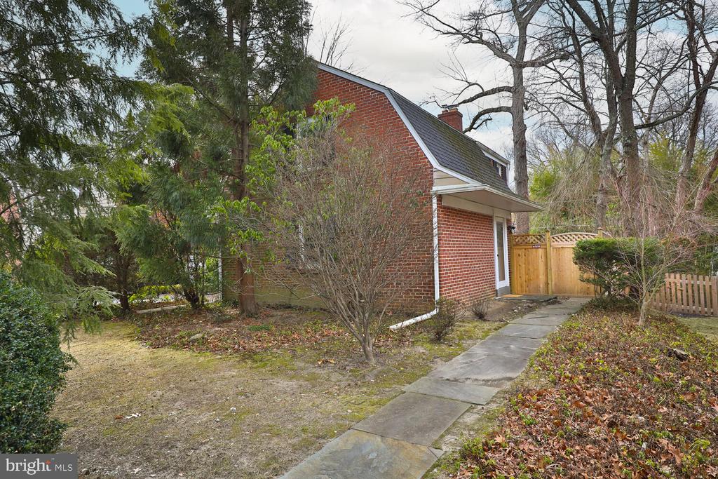 408 E Wynnewood Rd
