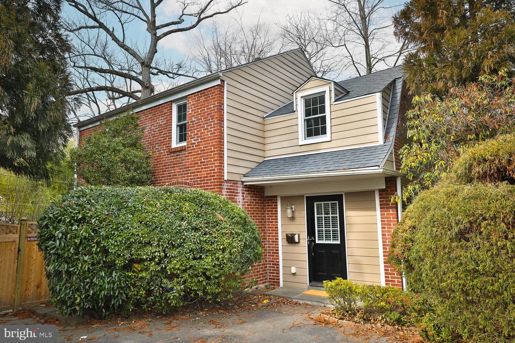 408 E Wynnewood Rd