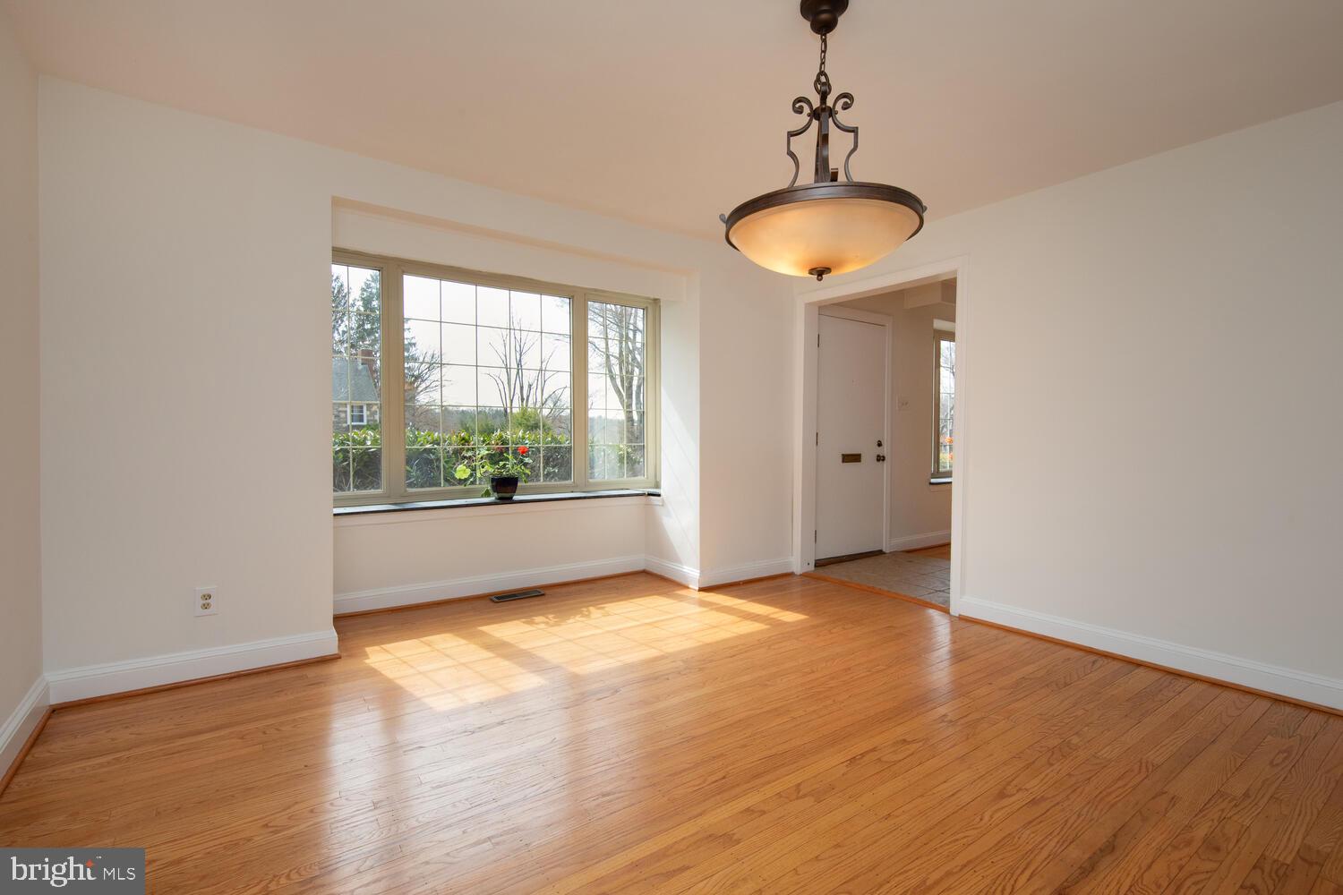 127 Kingston Rd