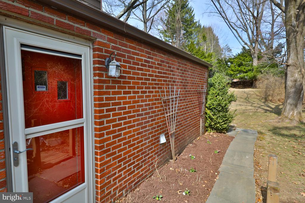 127 Kingston Rd