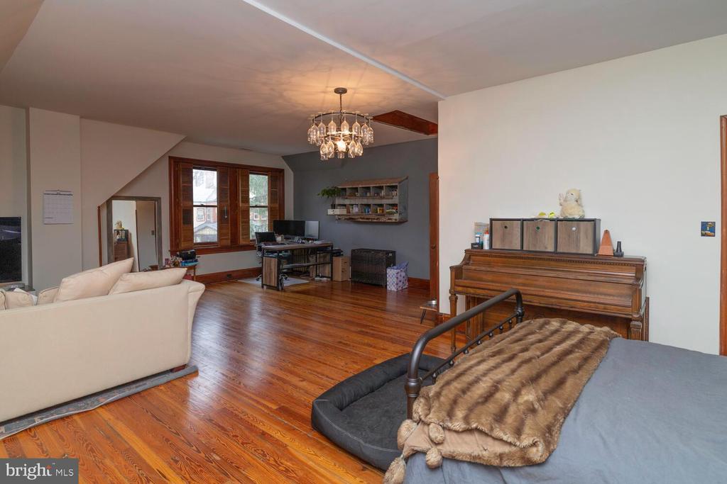 157 Fernbrook Ave