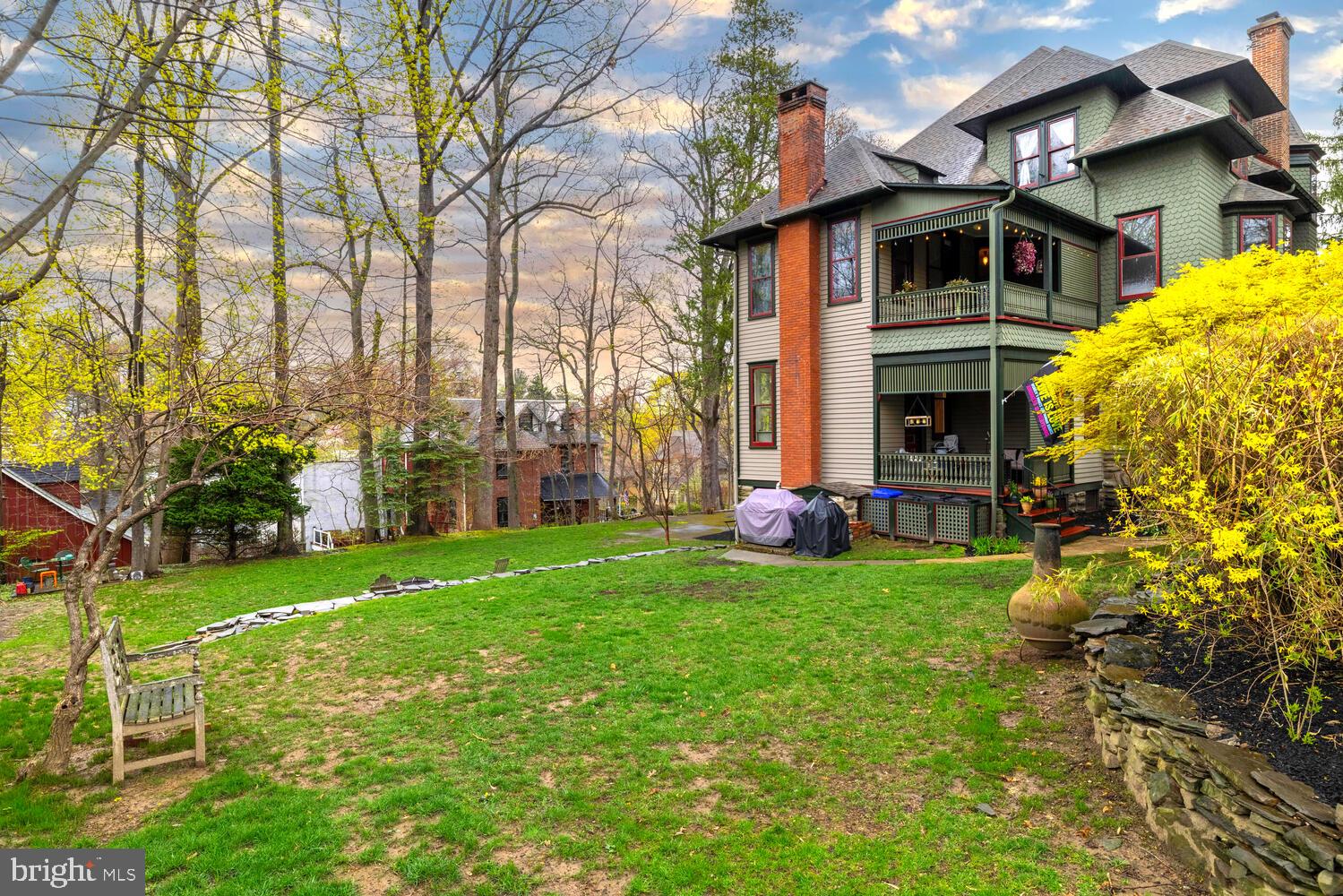 157 Fernbrook Ave