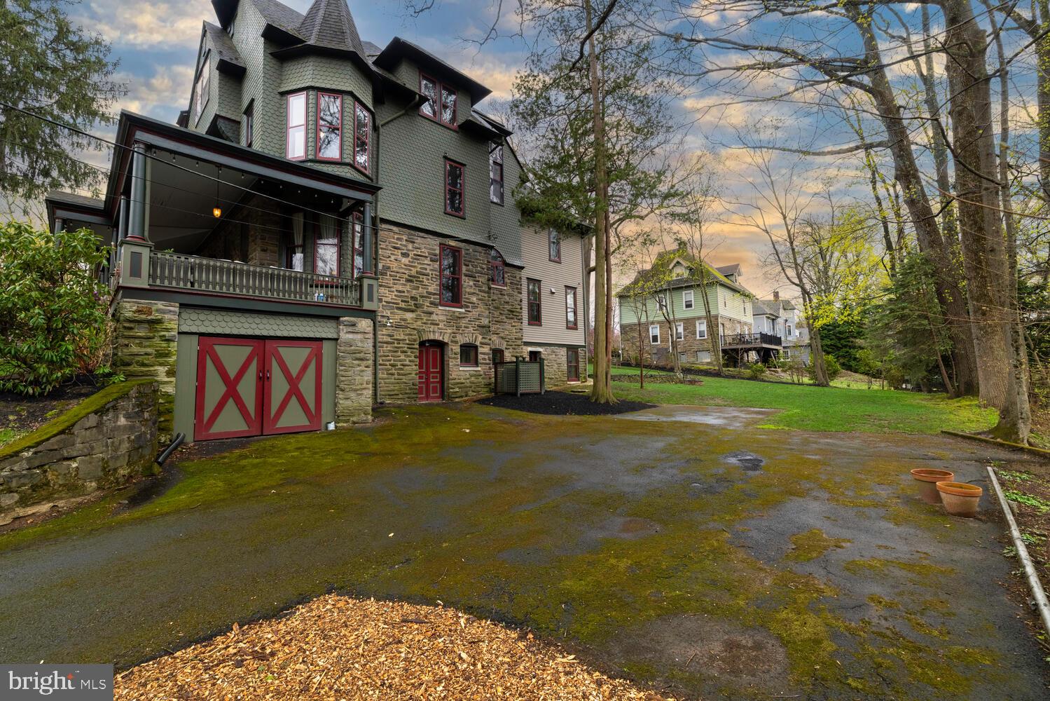157 Fernbrook Ave