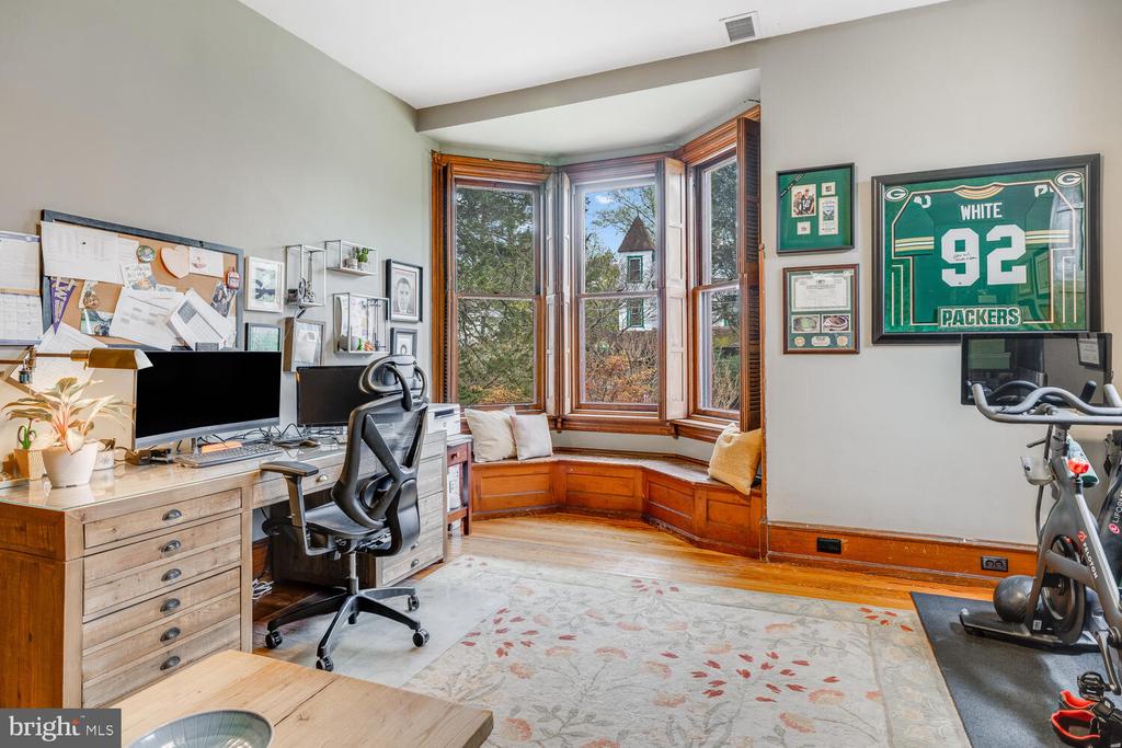 157 Fernbrook Ave