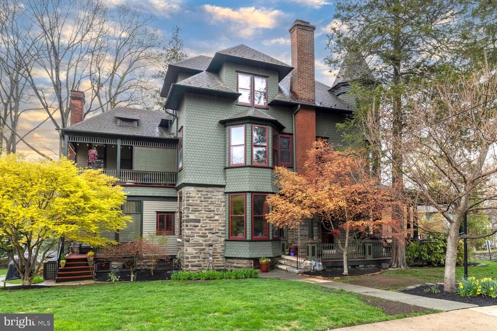 157 Fernbrook Ave