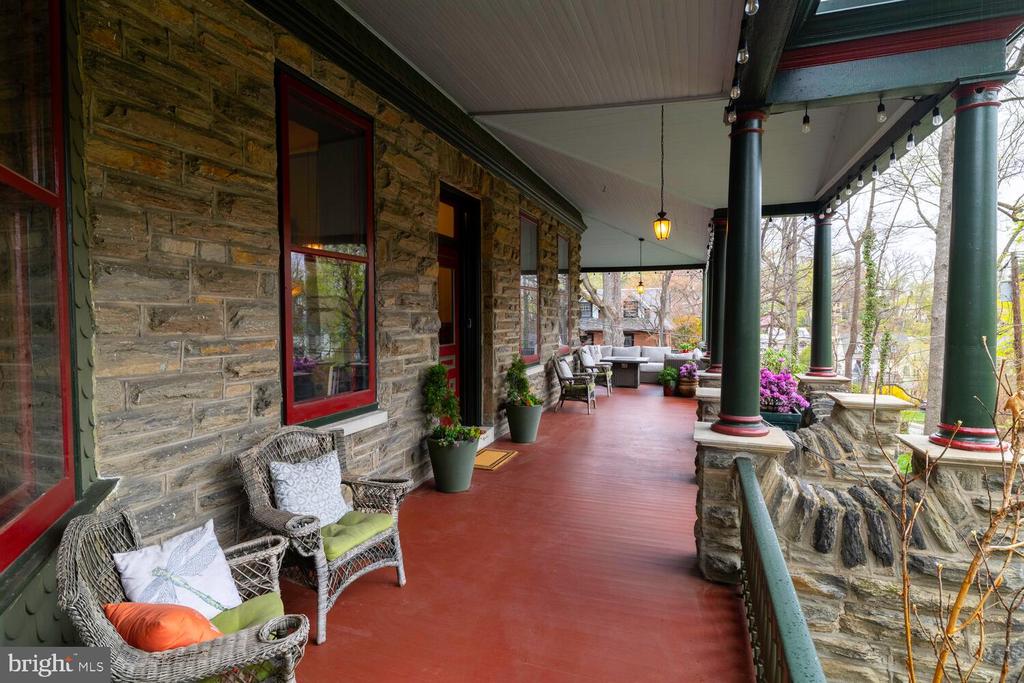 157 Fernbrook Ave