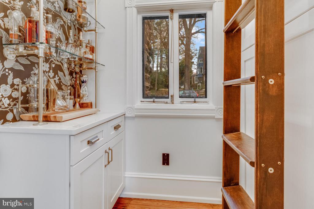 157 Fernbrook Ave