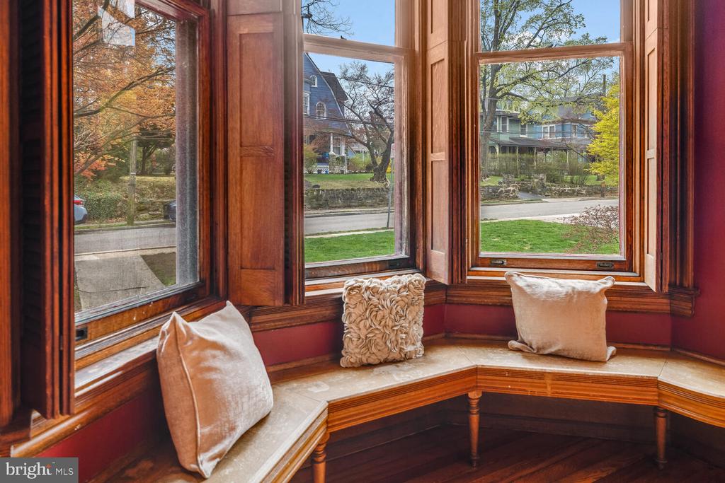157 Fernbrook Ave