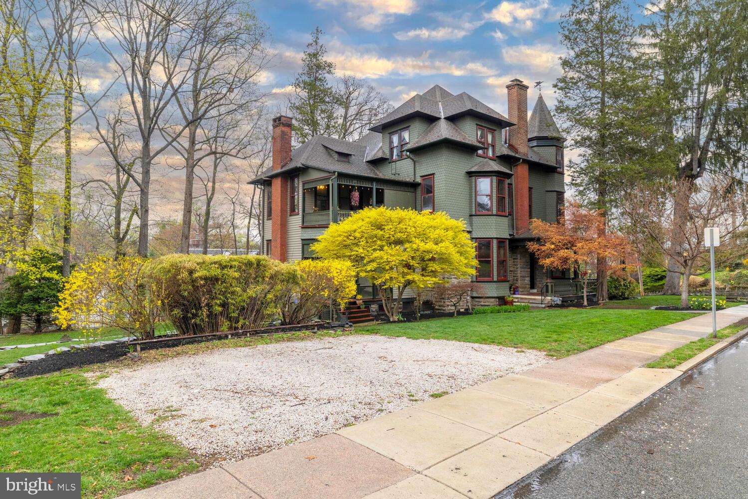 157 Fernbrook Ave