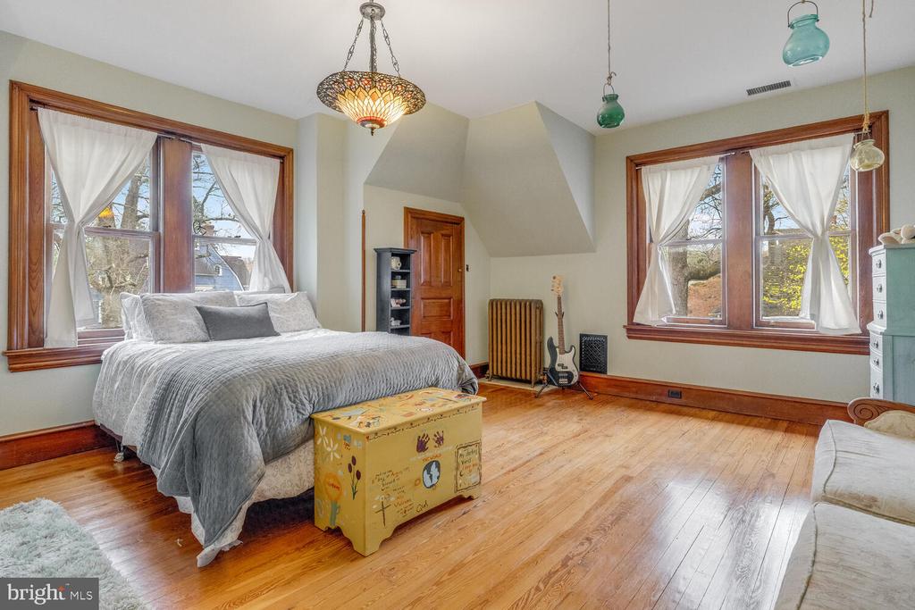 157 Fernbrook Ave
