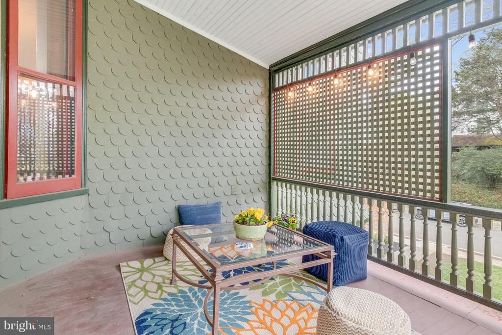 157 Fernbrook Ave
