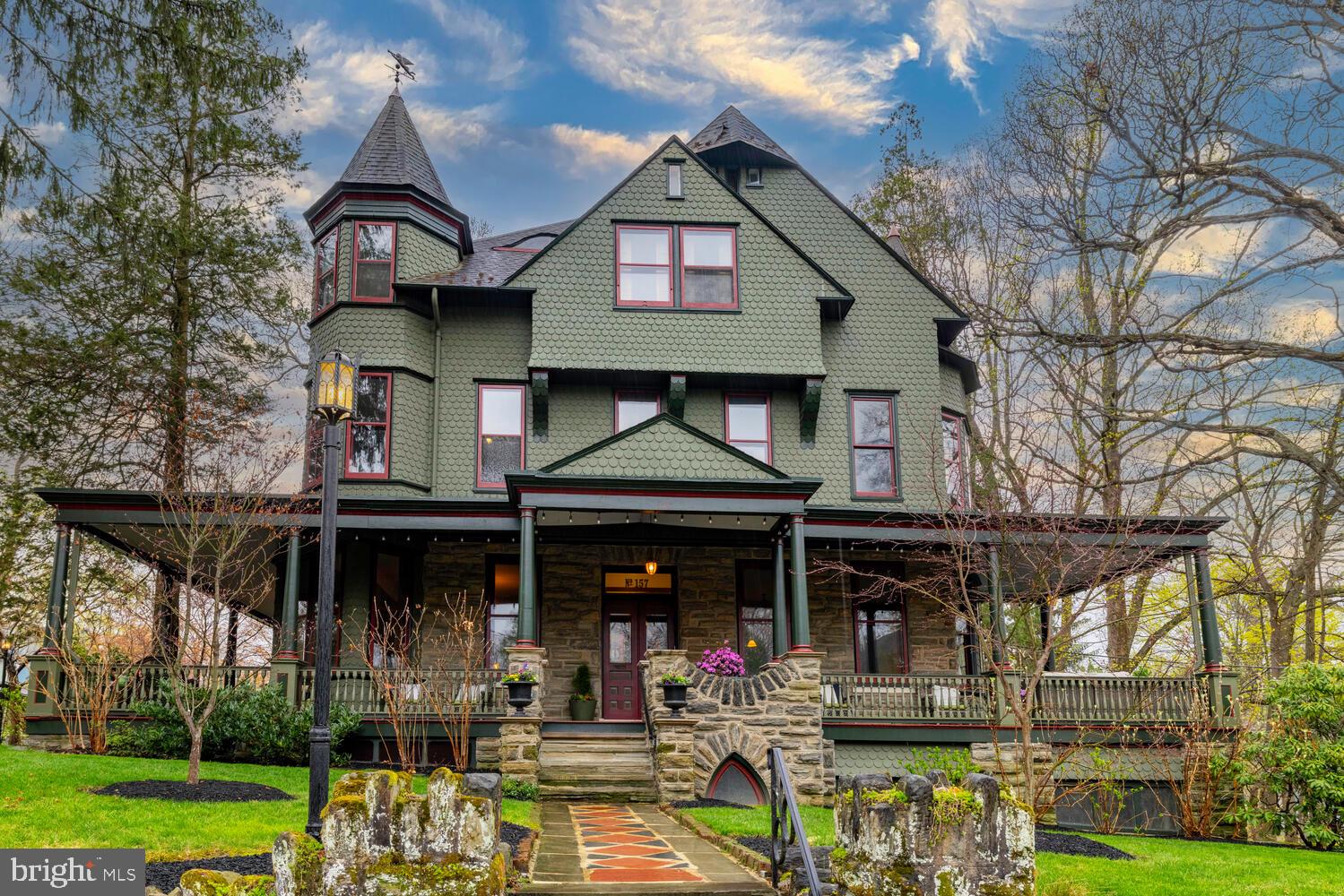 157 Fernbrook Ave
