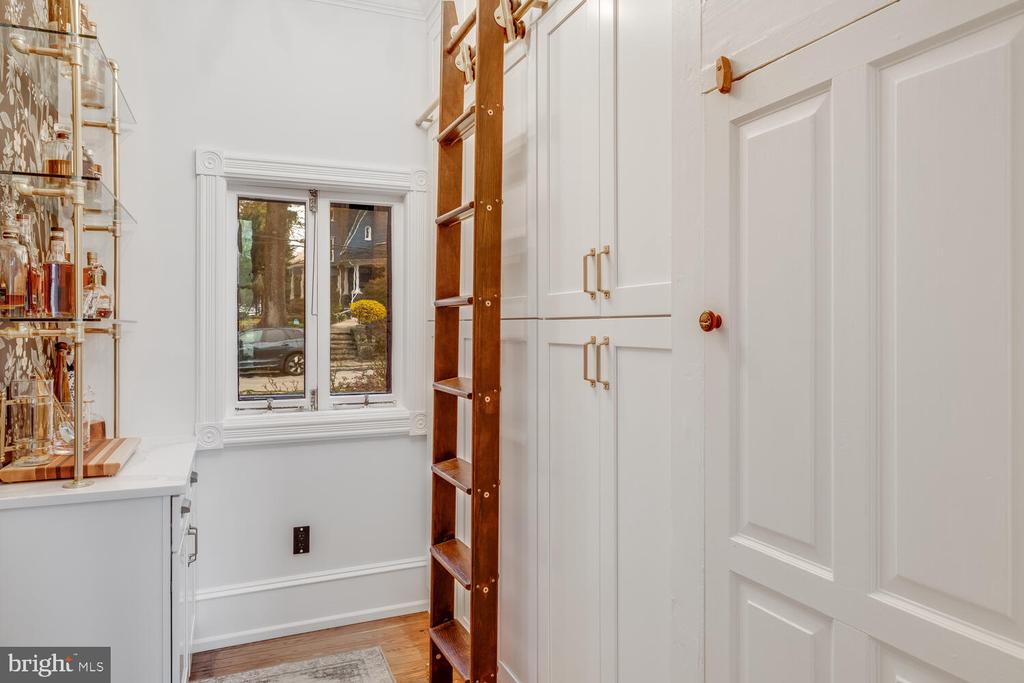 157 Fernbrook Ave