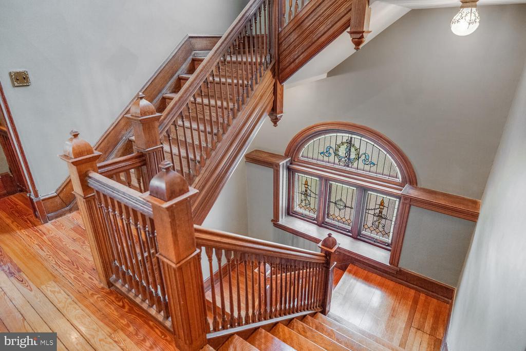 157 Fernbrook Ave