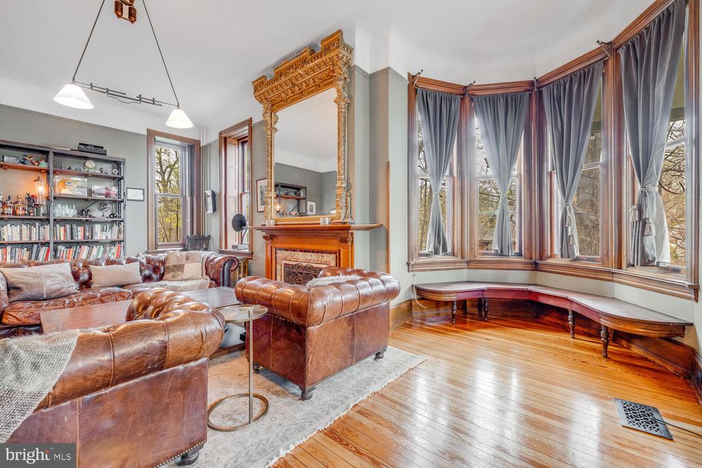 157 Fernbrook Ave