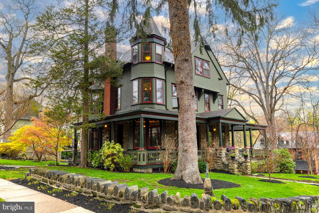 157 Fernbrook Ave