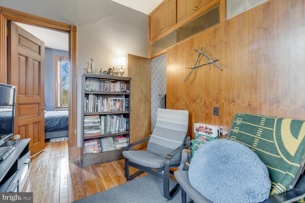 157 Fernbrook Ave