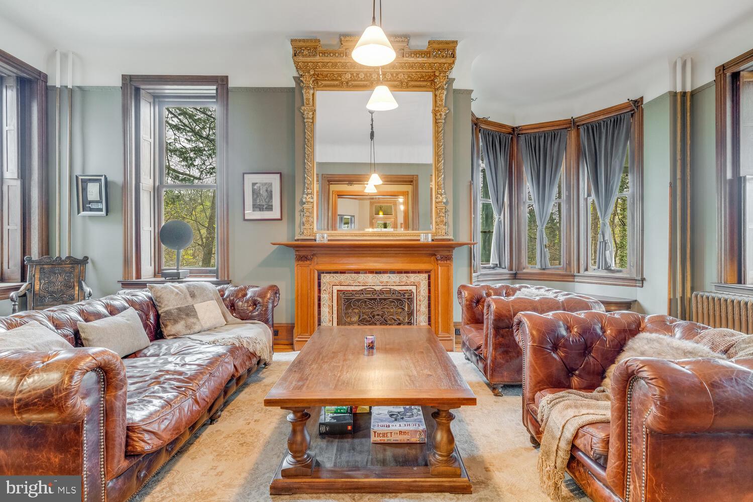 157 Fernbrook Ave