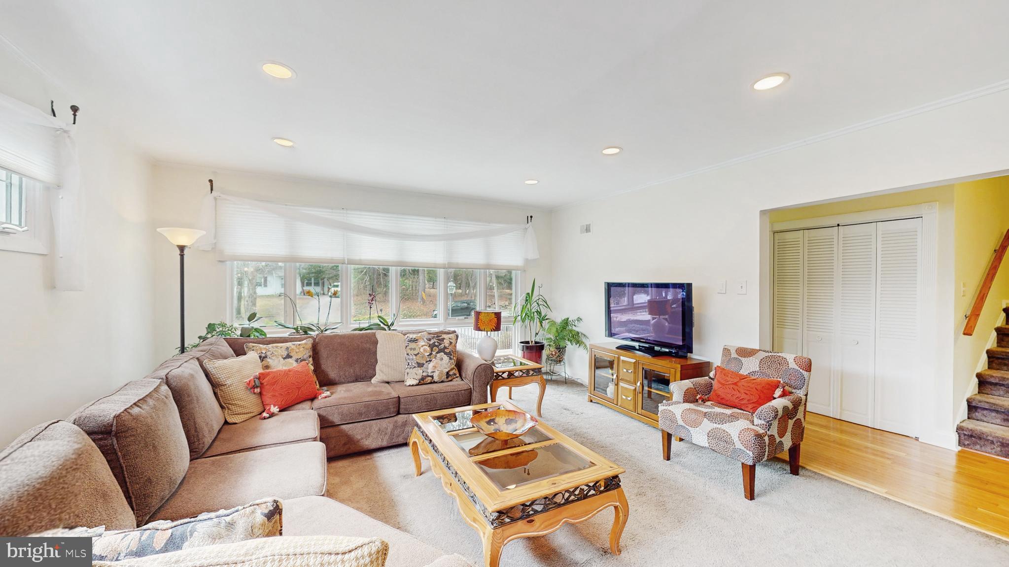 19 Laburnum Ln