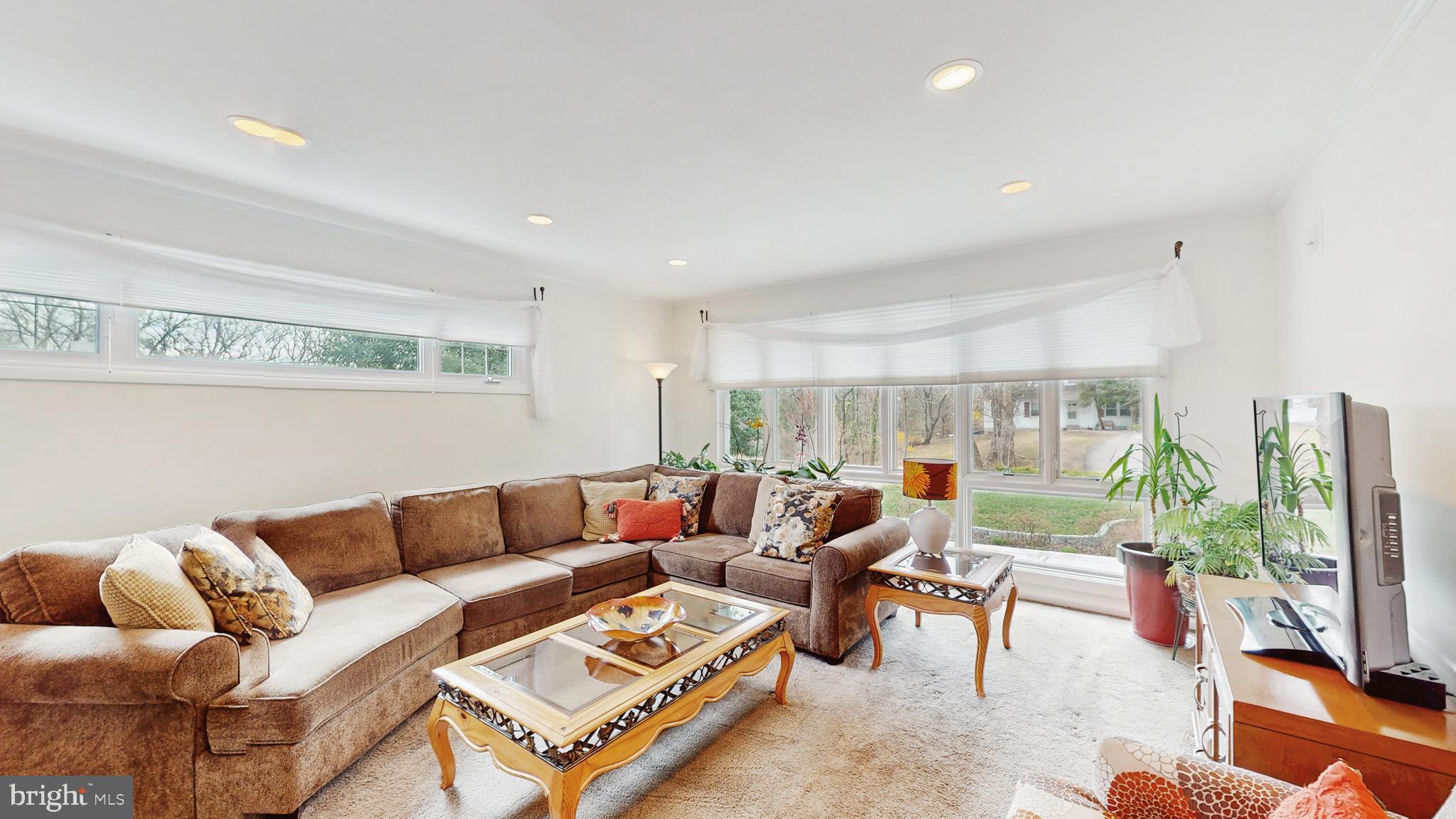 19 Laburnum Ln