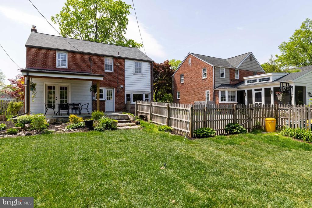 818 Downs Rd