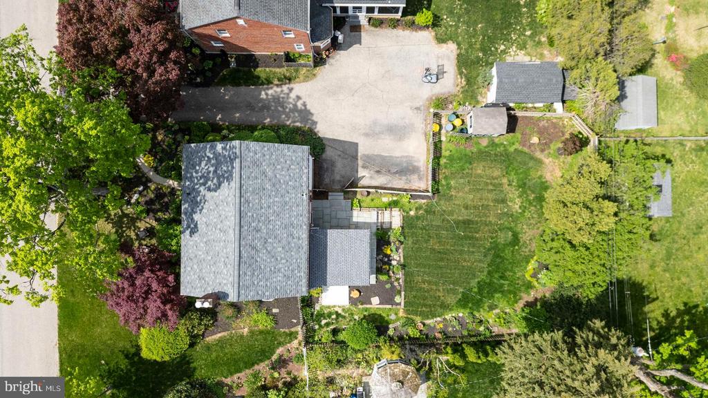818 Downs Rd
