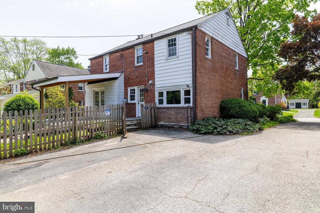 818 Downs Rd