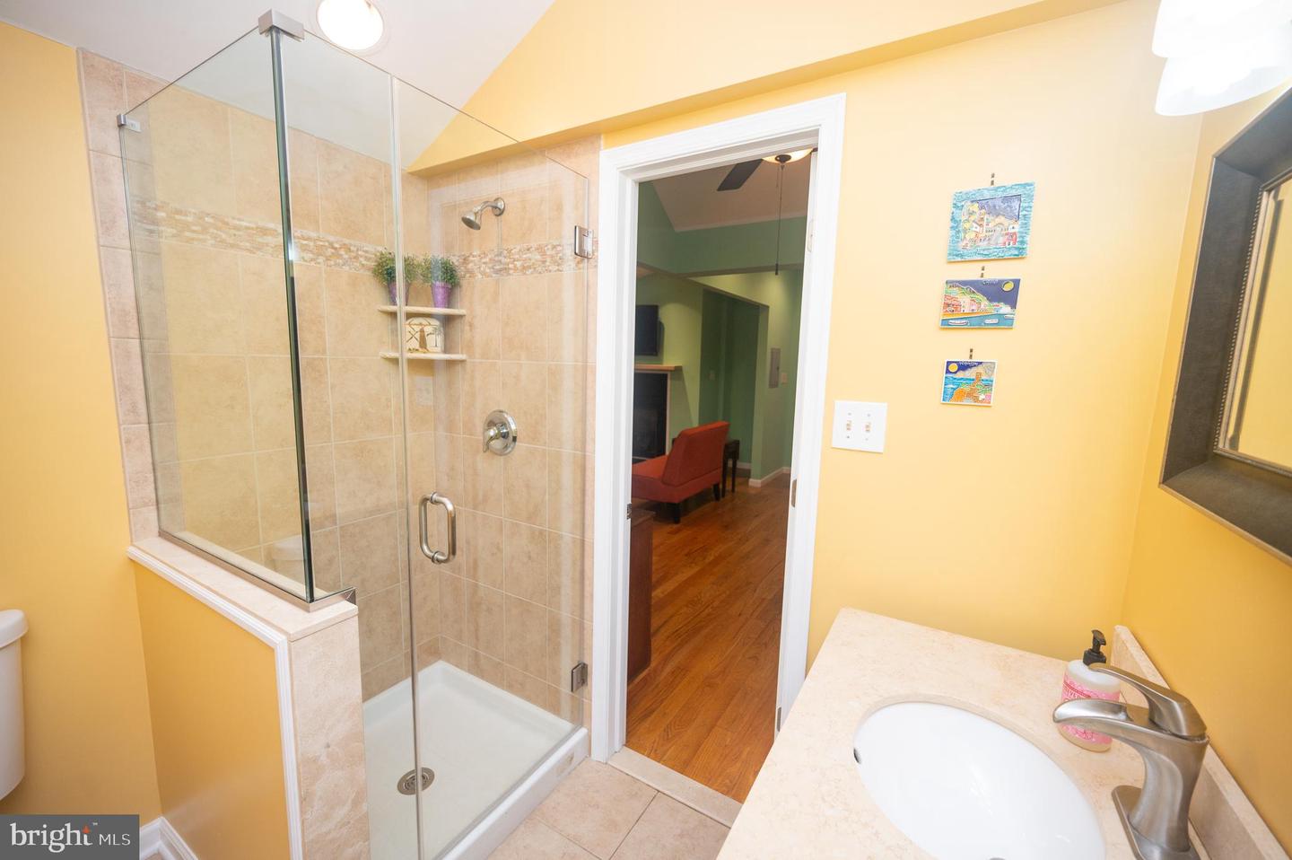 525 Croyden Rd