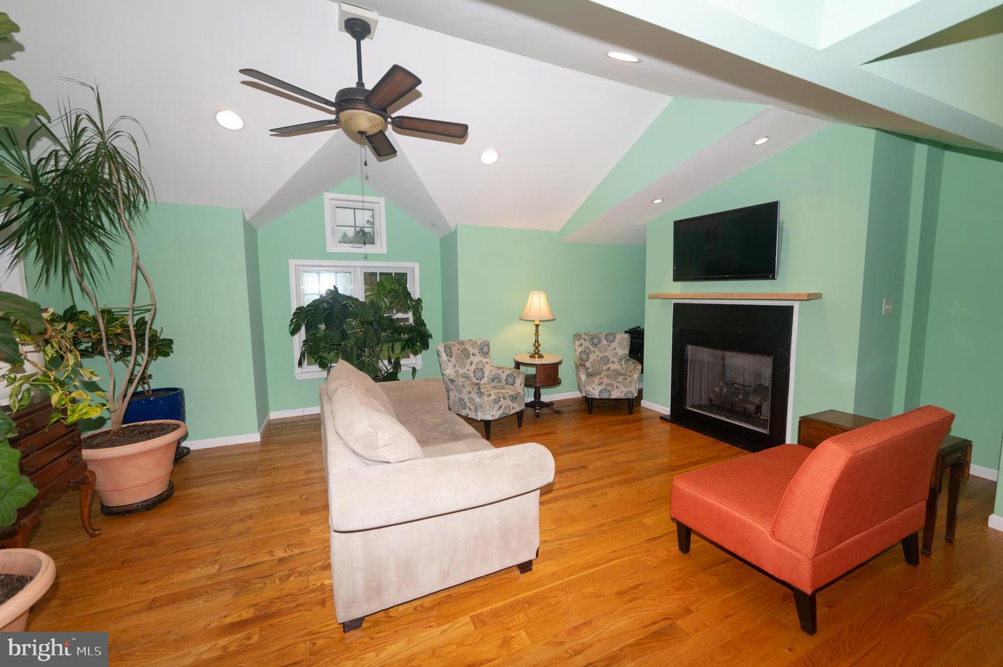 525 Croyden Rd