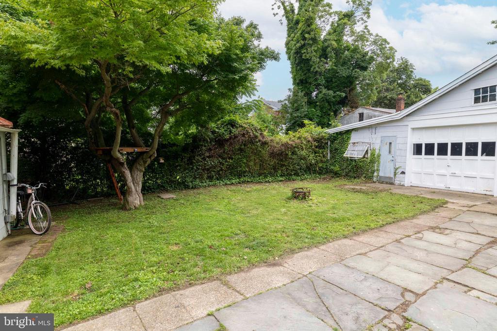 1806 Graham Ln