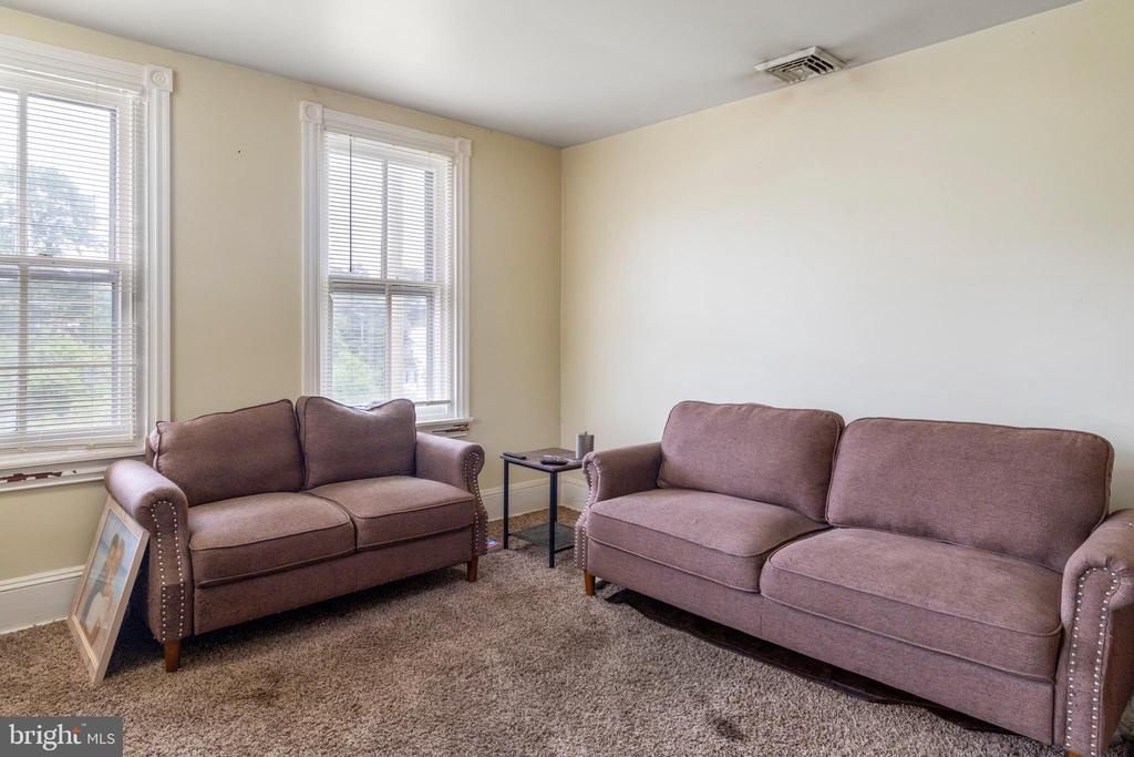 1806 Graham Ln