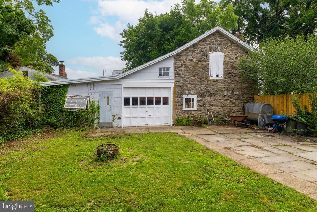 1806 Graham Ln