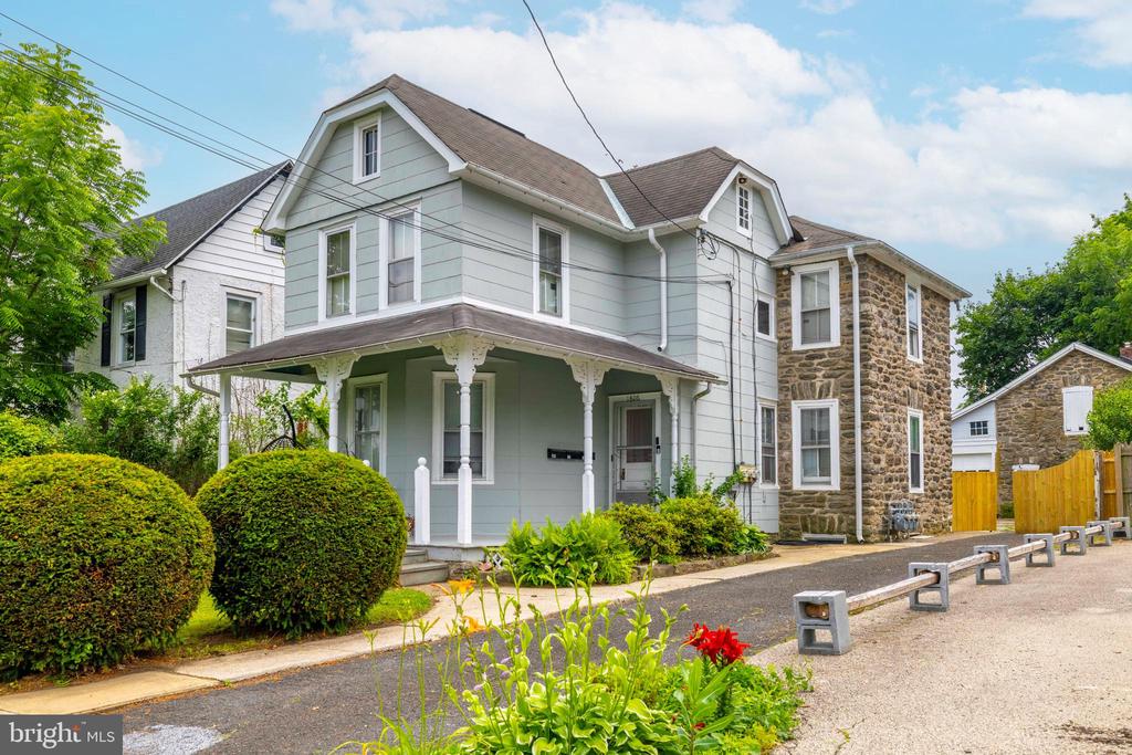 1806 Graham Ln