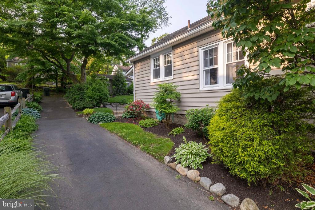 671 Edge Hill Rd