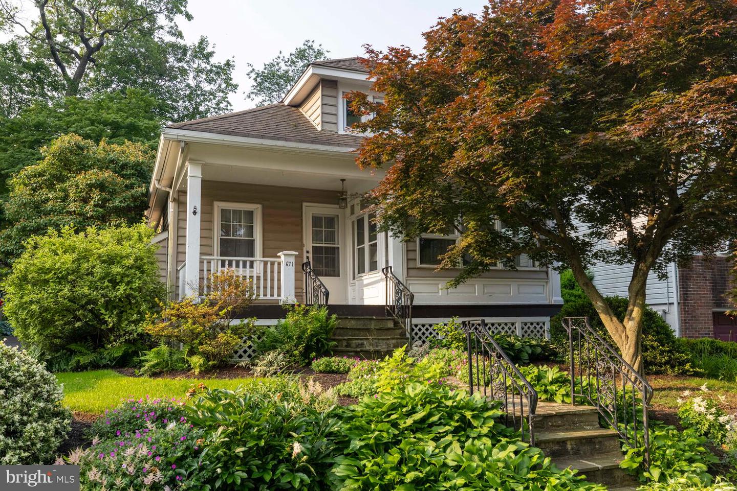 671 Edge Hill Rd