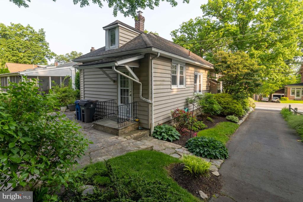 671 Edge Hill Rd