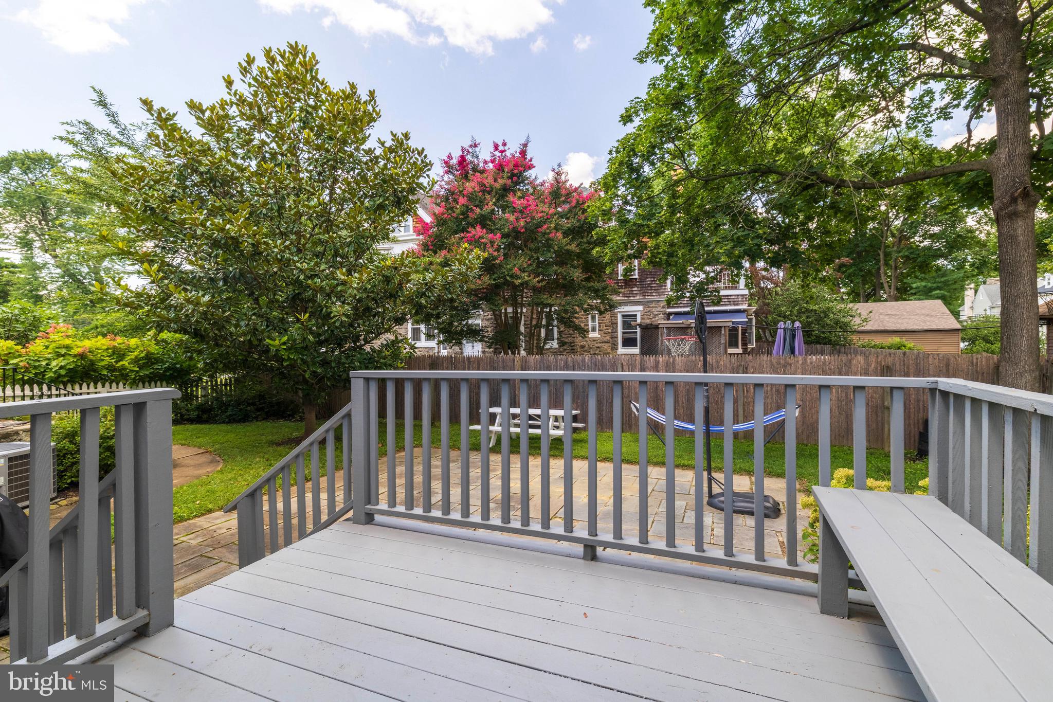 1107 Stratford Ave